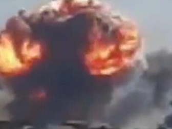 俄空军基地发生爆炸 现场巨型蘑菇云腾空升起...